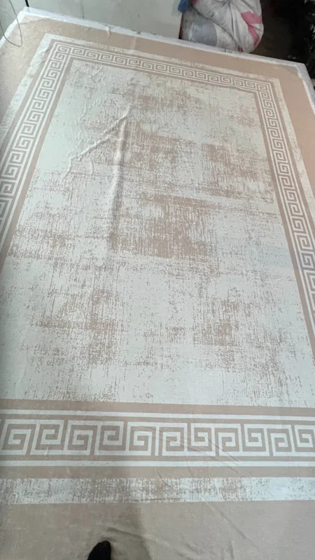 کاور فرش و روفرشی کشدار طرح مدرن رنگ زمینه کرم کد 1518