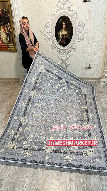 فرشینه استپ دار ۳ لایه ریشه دار (فرش لایت) کیفیت عالی طرح فوق العاده پیچک گل رنگ طوسی ترکیب کرم کد fh1592 (با فیلم)