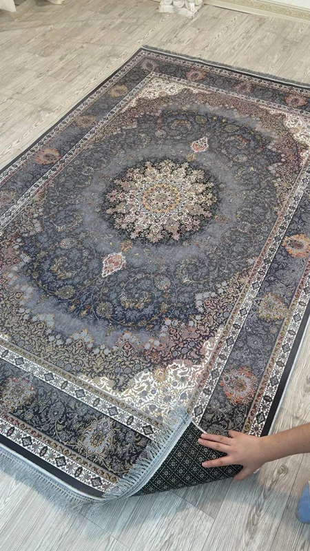 فرشینه پشت استپ دار (فرش لایت) کیفیت عالی طرح زیبا ترکیب رنگ سرمه ای آبی و طوسی کد fh1820 (با فیلم) / light carpet with stop-layer code 1820