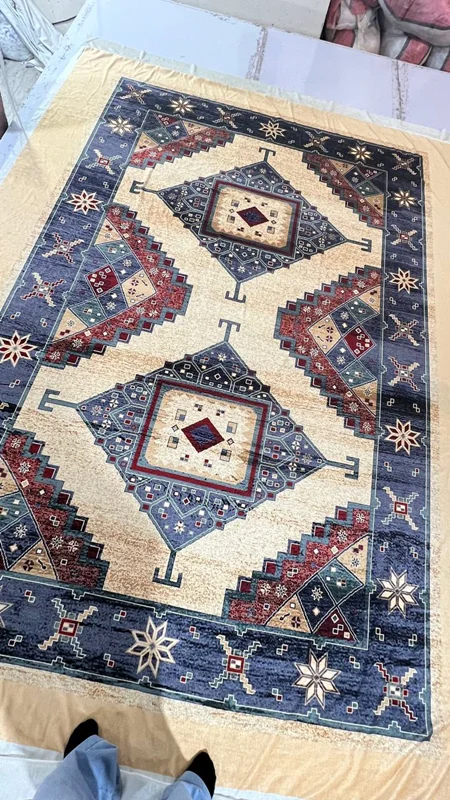 کاور فرش و روفرشی کشدار طرح سنتی زیبا زمینه کرم و سرمه ای کد 1581 (با فیلم)