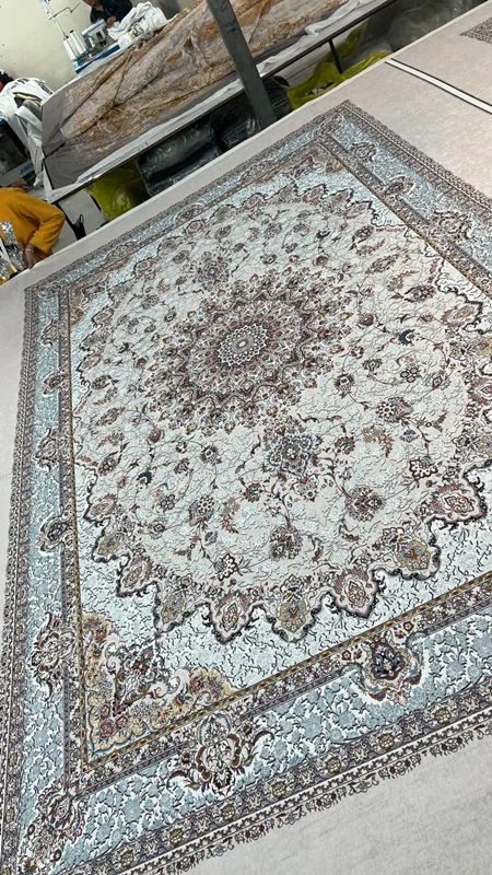 کاور فرش و روفرشی کشدار طرح جذاب سه ۳ بعدی ترکیب رنگ کرم یا فیلی (کرم ته مایه فیلی) و آبی کد Rh0565 (با فیلم)