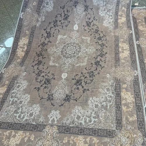 فرشینه با لایه ترمز دار رنگ نسکافه ای ترکیب کرم طلایی طرح خیلی زیبا کیفیت عالی کد fh2502 (با فیلم) / light carpet with stop-layer code 2502