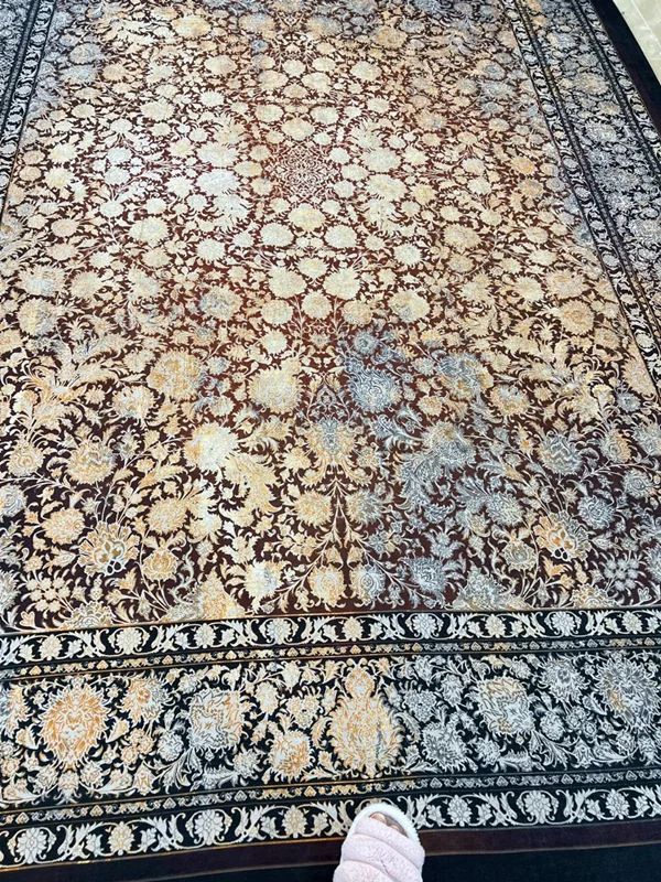 کاور فرش و روفرشی کشدار طرح افشان رنگ قهوه ای طلایی حاشیه سرمه ای کد 1640 (با فیلم)