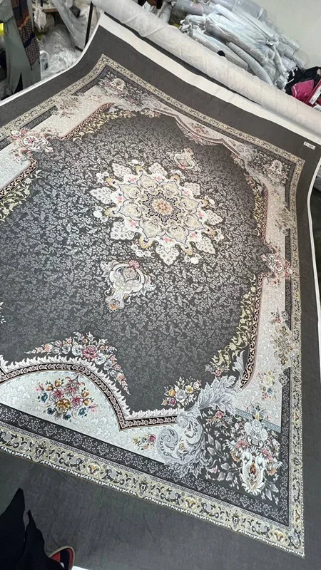 کاور فرش و روفرشی کشدار طرح فرش بسیار زیبا ترکیب رنگ طوسی و فیلی کد 1593 (با فیلم)