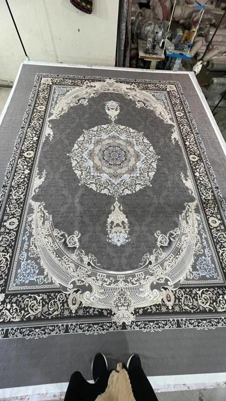 کاور فرش و روفرشی کشدار طرح بسیار زیبا رنگ طوسی ترکیب کرم کد 1387 (با فیلم) / cover carpet code rh1387