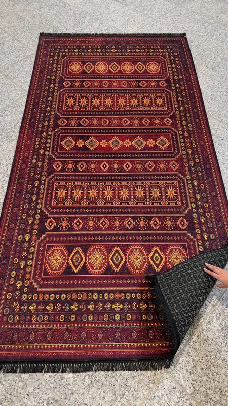 فرشینه ترمز دار طرح سنتی خیلی زیبا رنگ لاکی کیفیت عالی کد fh2590 (با فیلم) / light carpet with stop-layer code  2590
