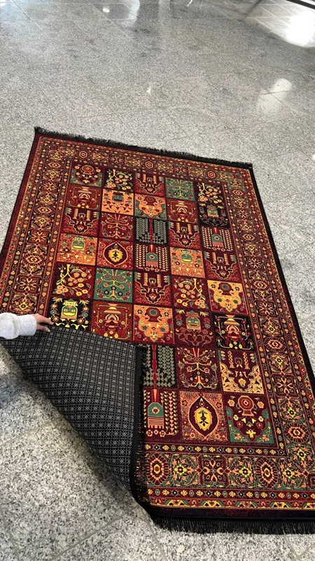 فرشینه پشت استپ دار (ترمز دار) طرح سنتی خشتی خیلی زیبا رنگ لاکی ترکیب سبز و نارنجی کیفیت عالی کد fh2585 (با فیلم) / light carpet with stop-layer code 2585