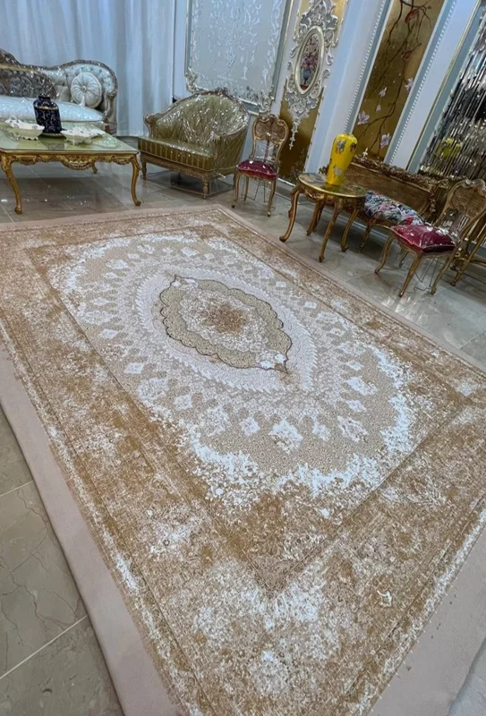 کاور فرش و روفرشی کشدار طرح ریز نقش رنگ کرم طلایی کد 1663 (با فیلم)