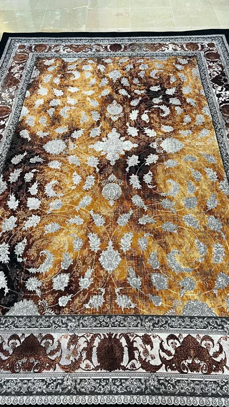 کاور فرش و روفرشی کشدار طرح افشان گل پیچک رنگ طوسی و طلایی قهوه ای حاشیه مشکی  کد 1644 (با فیلم)